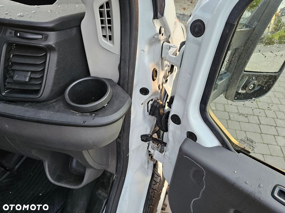 Ford Transit - 13