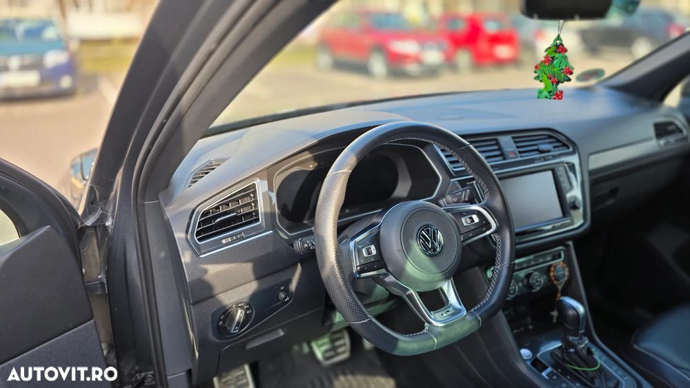 Volkswagen Tiguan - 1