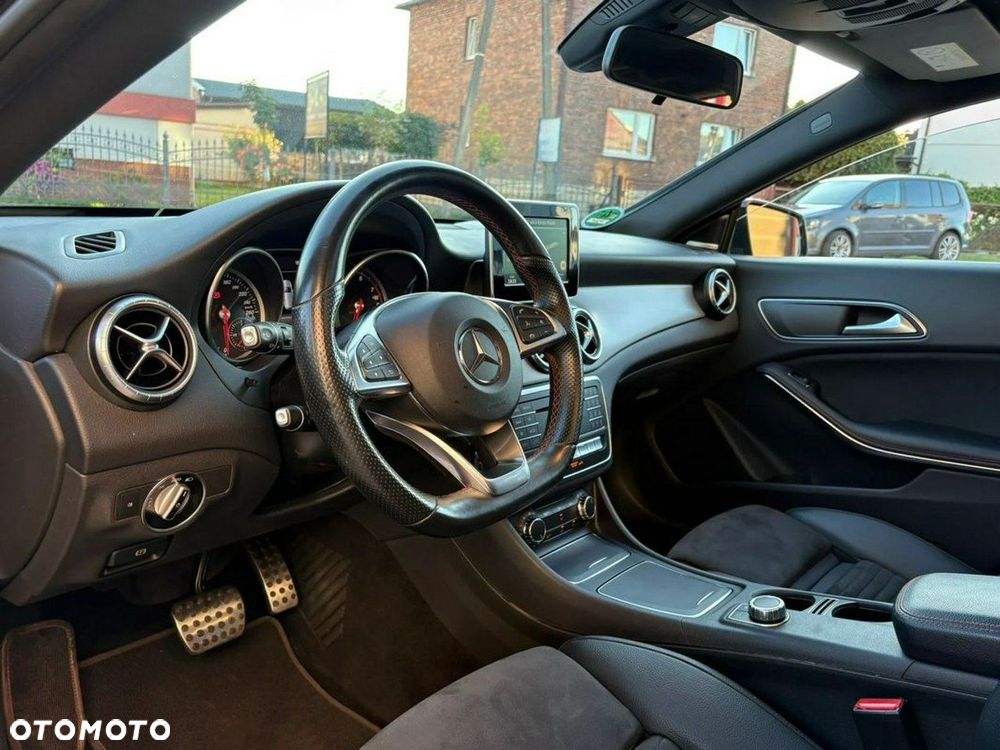 Mercedes-Benz CLA 200 7G-DCT AMG Line - 10