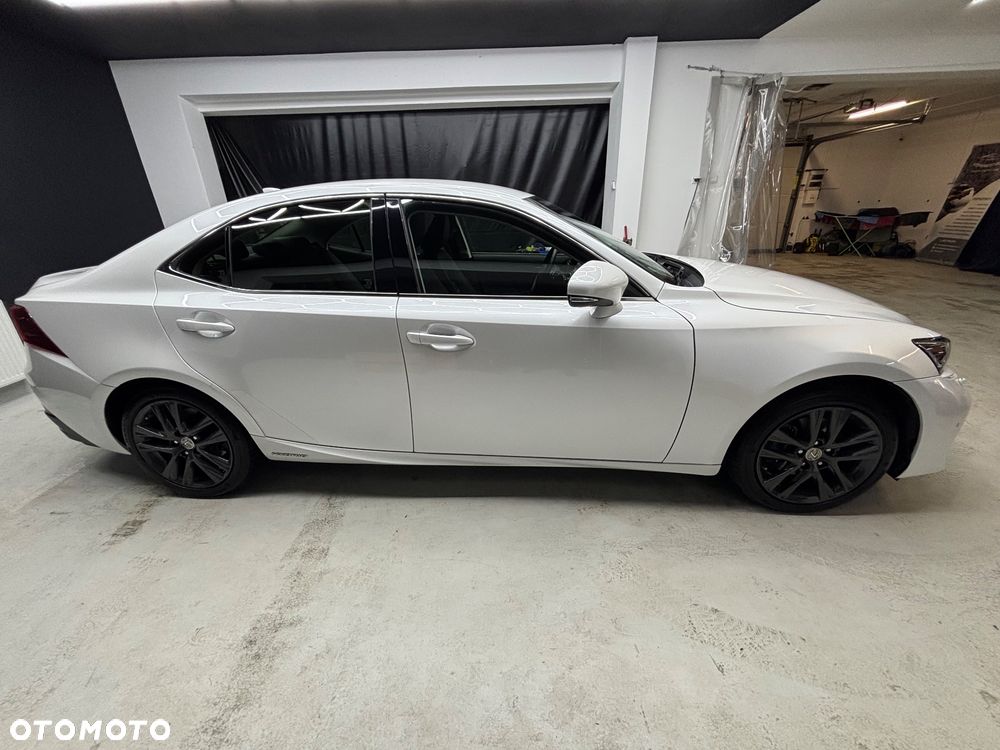 Lexus IS - 16