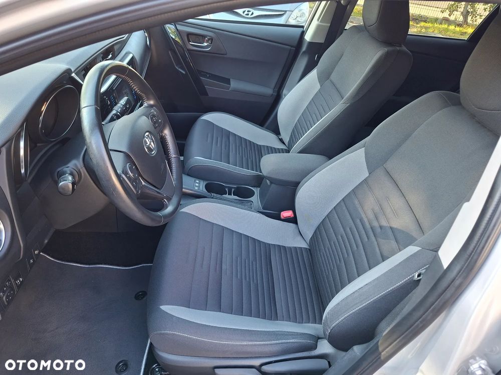 Toyota Auris - 12
