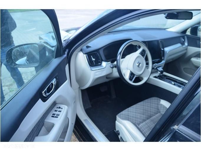 Volvo XC 60 D4 AWD Momentum - 7