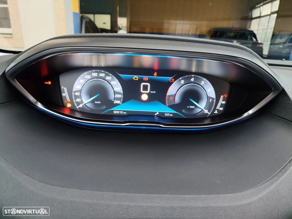 Peugeot 3008 PureTech 130 Stop & Start GPF Allure - 24