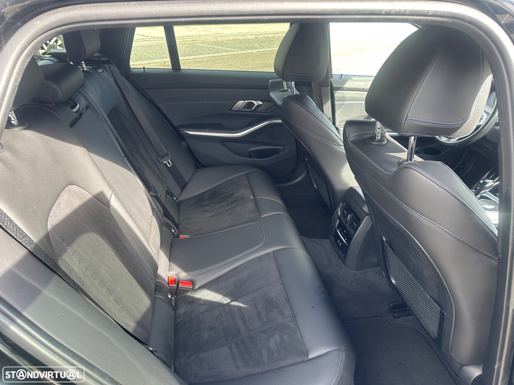 BMW 320 d Touring Pack Desportivo M Auto - 26