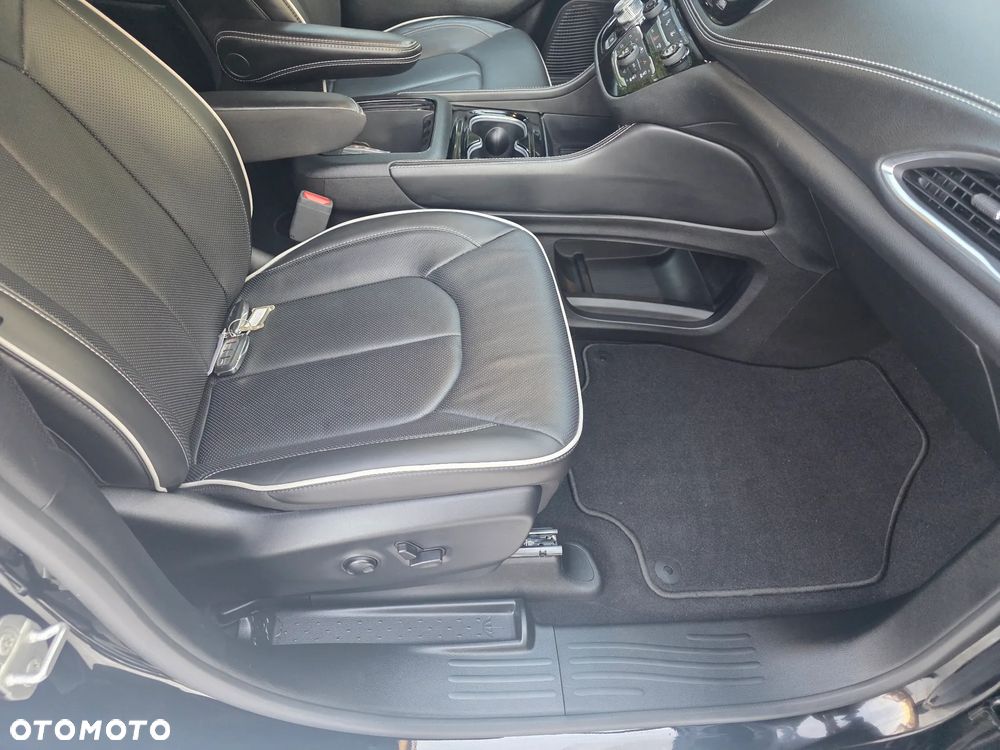 Chrysler Pacifica - 18