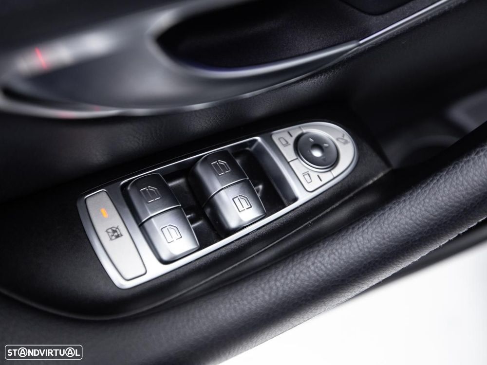 Mercedes-Benz E 300 de 4Matic 9G-TRONIC AMG Line — fotografia 14