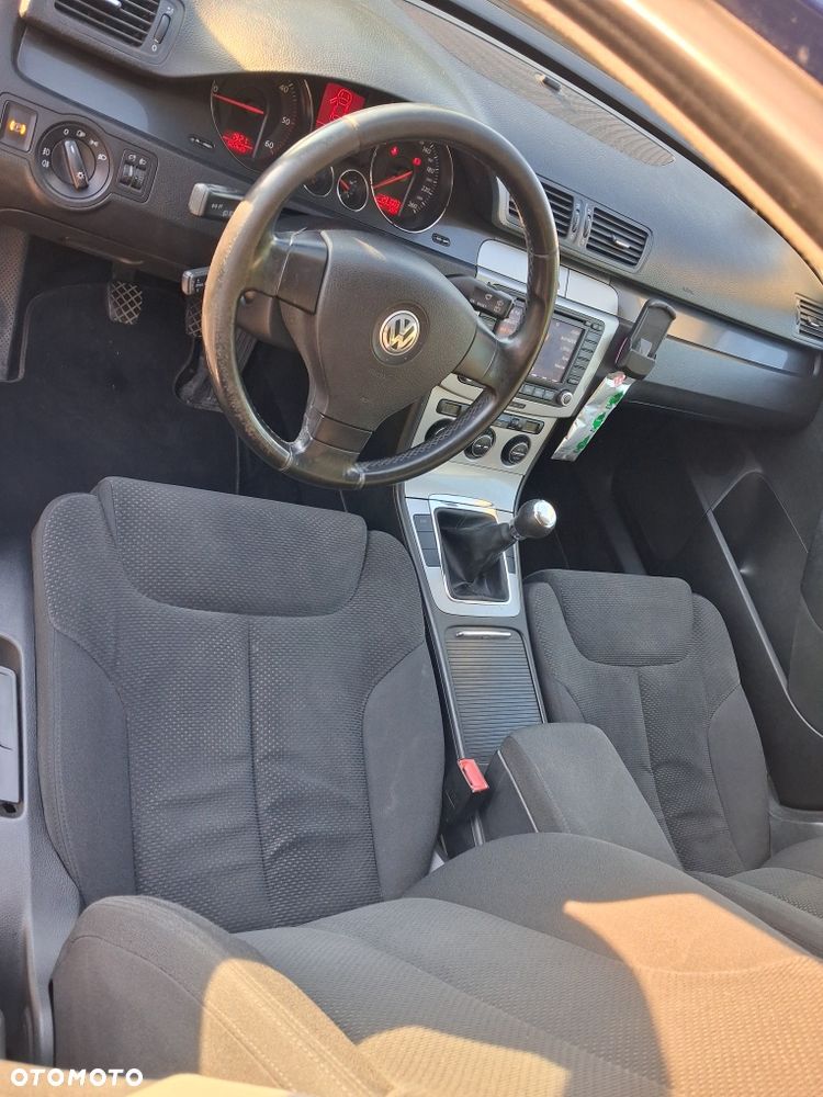 Volkswagen Passat - 8