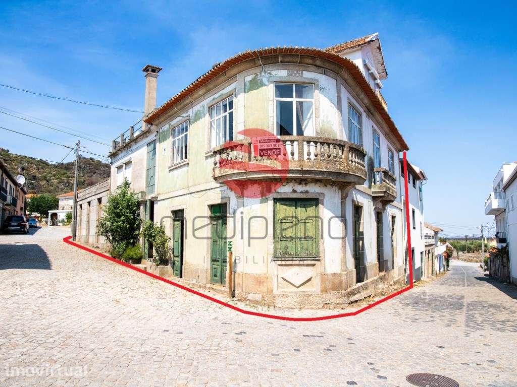 MORADIA T6 EM ZONA HISTÓRICA - Grande imagem: 2/23