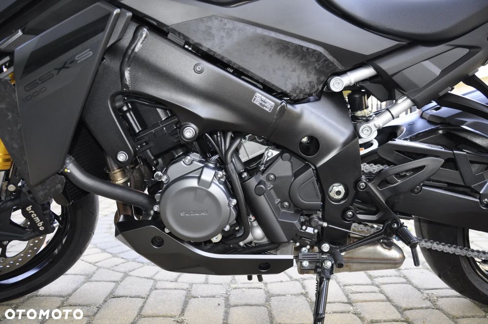 Suzuki GSX 1000 - 13