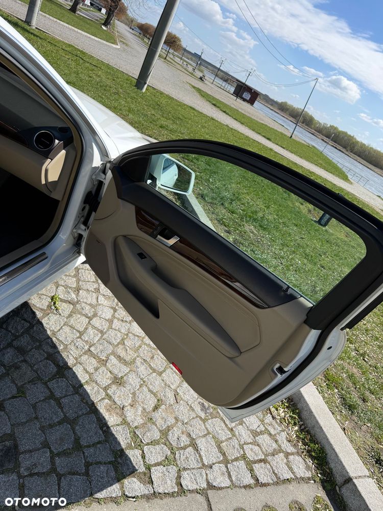 Mercedes-Benz Klasa C 250 CGI BlueEff - 23
