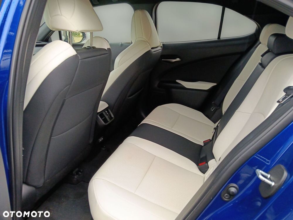 Lexus UX - 16