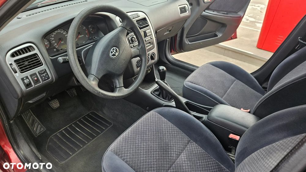 Toyota Avensis - 17