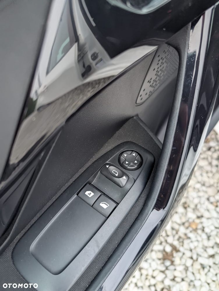 Peugeot 208 - 21