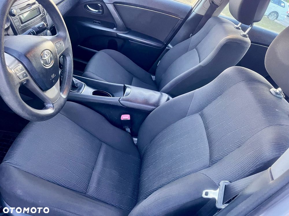 Toyota Avensis 1.8 Sol - 8