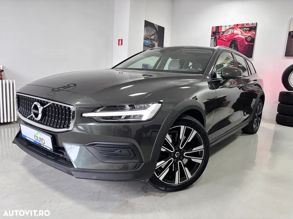 Volvo V60 V60CC B5 MHEV AT AWD Plus Bright - 1