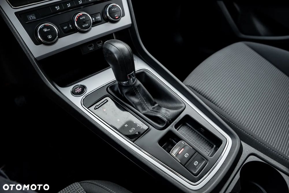 Seat Leon 2.0 TDI DPF Start&Stop DSG XCELLENCE - 38