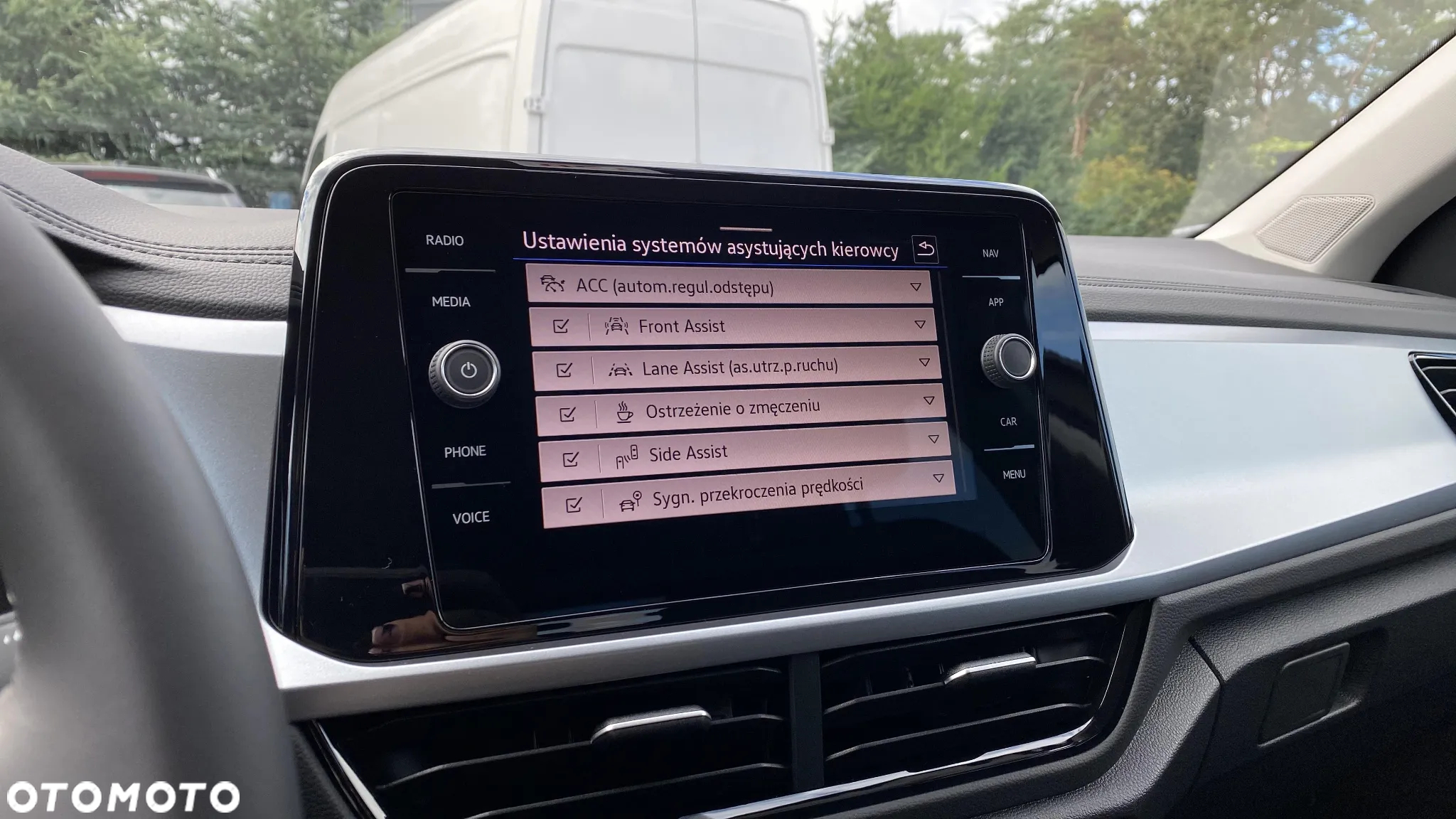 Volkswagen T-Roc 1.5 TSI Life Plus DSG - 23