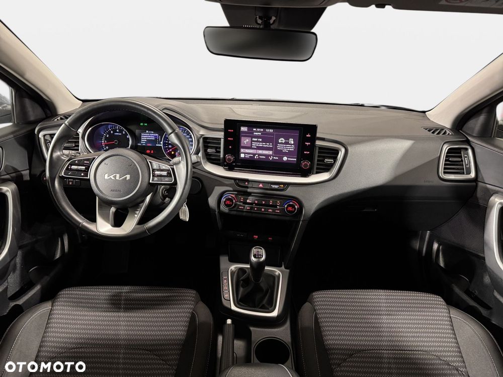 Kia Ceed - 11