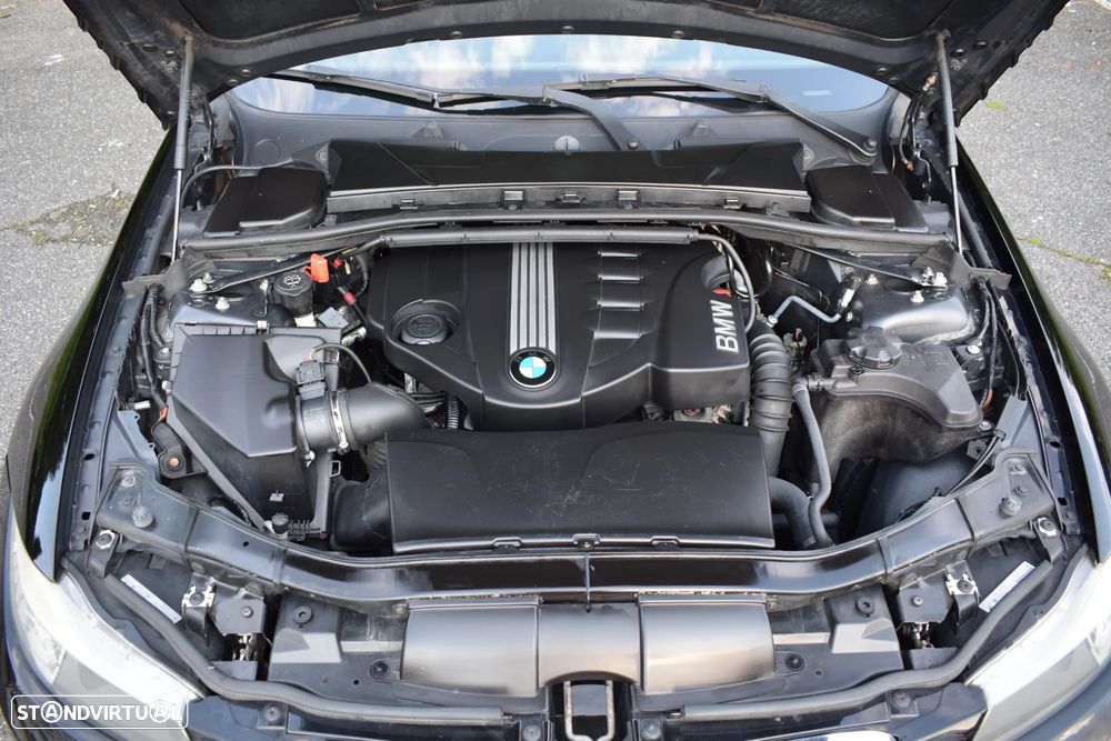 BMW 318 d Navigation Sport - 16