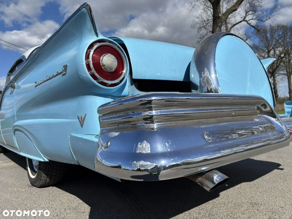 Ford Fairlane - 24