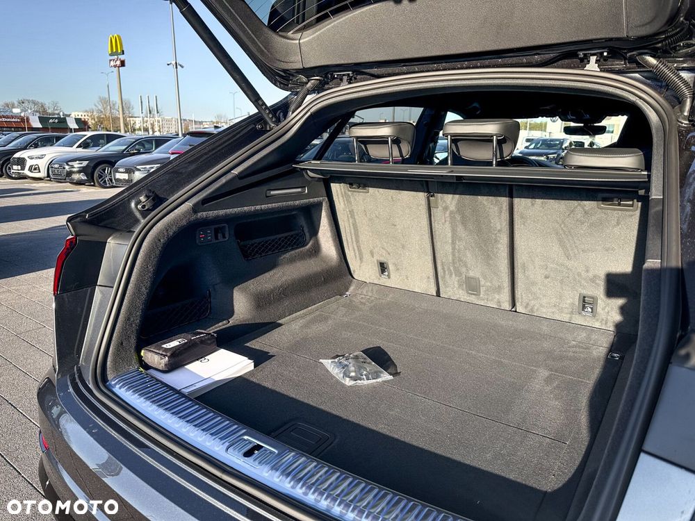Audi Q8 - 10