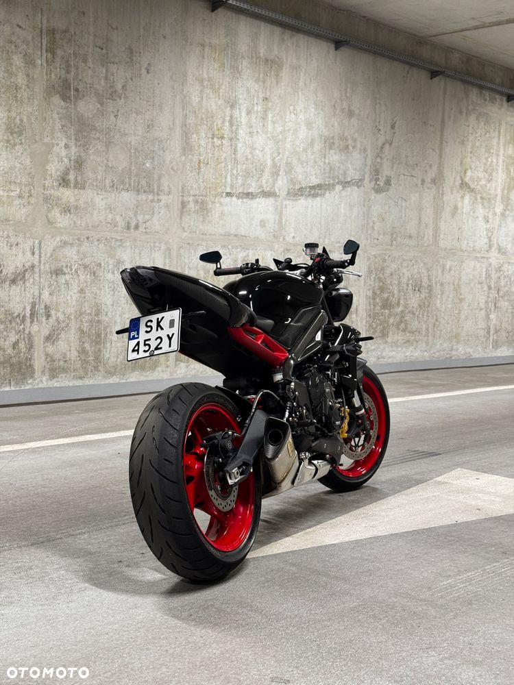 Triumph Street Triple - 18
