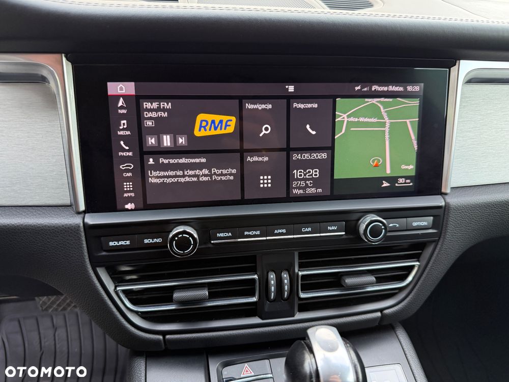 Porsche Macan - 24