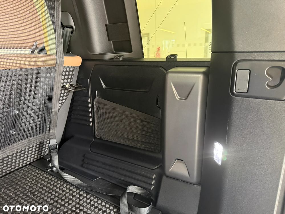 Land Rover Defender 3.0 D350 mHEV X-Dynamic HSE - 28