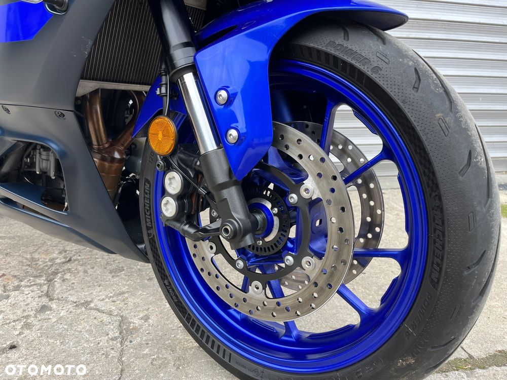 Yamaha YZF - 27