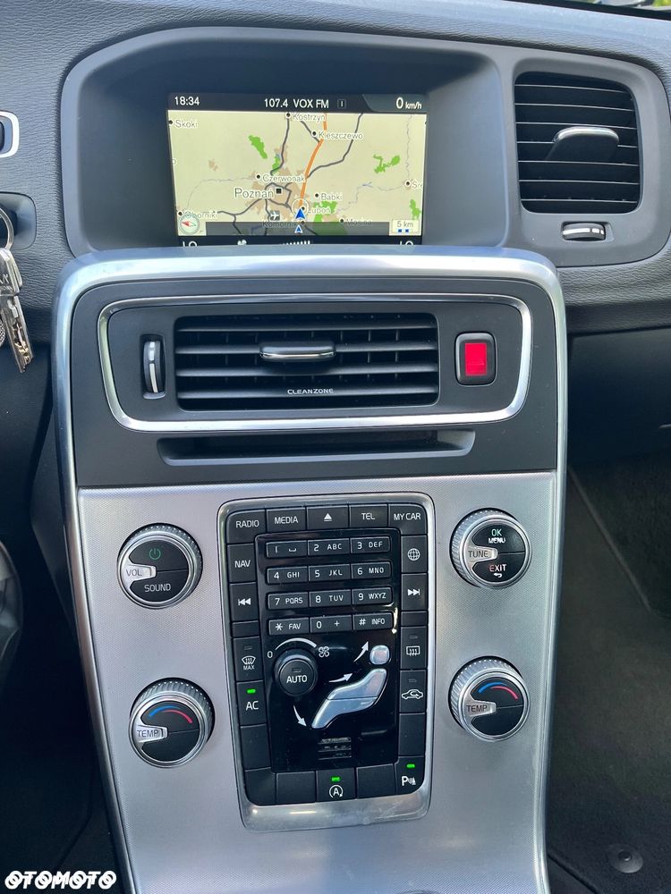 Volvo V60 D3 Momentum - 21