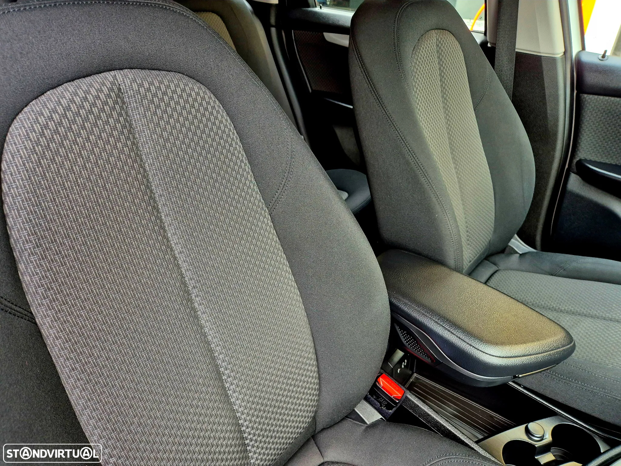 BMW 218 Active Tourer i Line Sport - 40