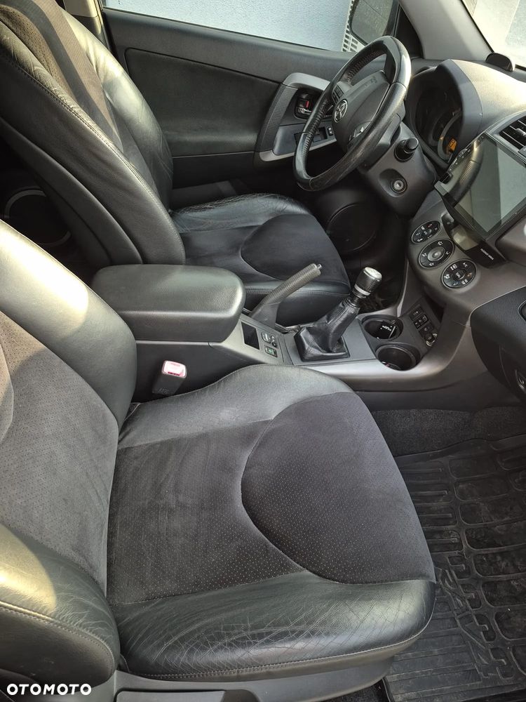 Toyota RAV4 2.0 VVT-i Premium - 8