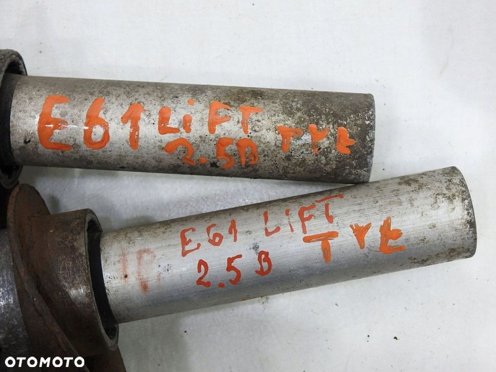 TULEJE WAHACZ ŁĄCZNIK TYŁ TYLNY BMW E61 2.5i - 3