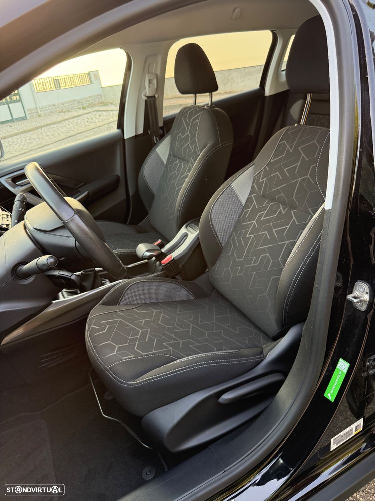 Peugeot 2008 PureTech 82 Urban Move - 17