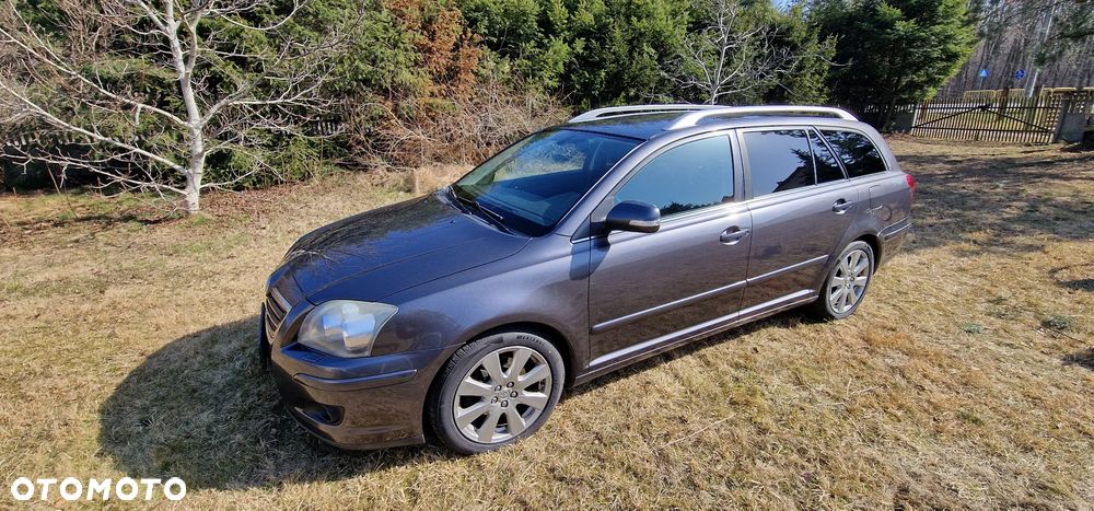 Toyota Avensis - 1