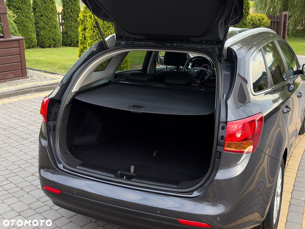 Kia Ceed 1.6 CRDi 136 ISG Platinum Edition - 32