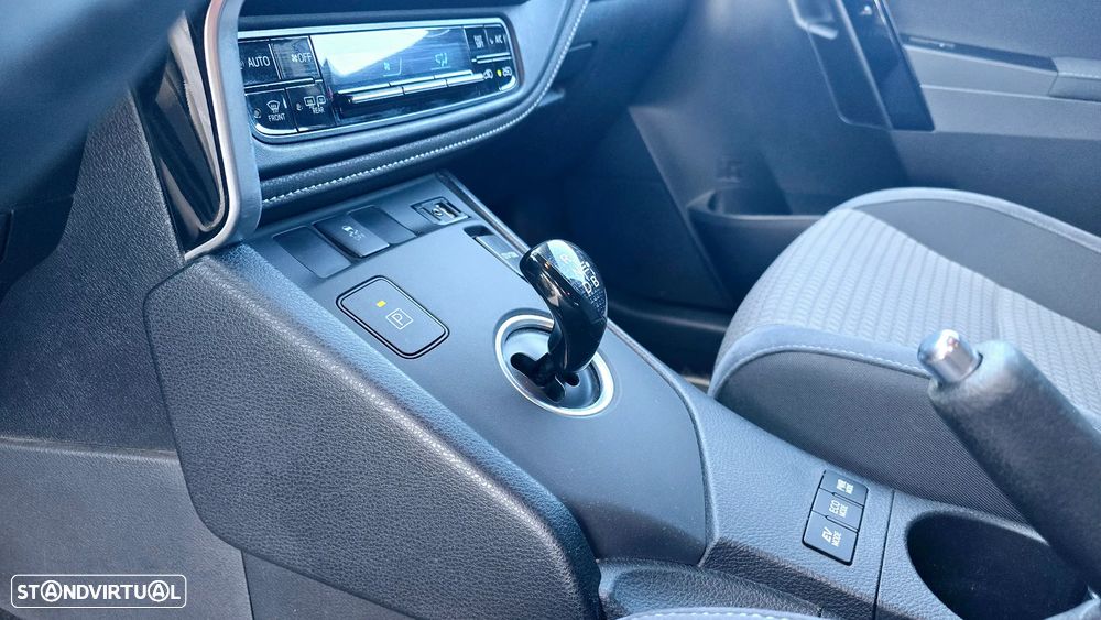 Toyota Auris 1.8 HSD Comfort +P.Techno+P.Sport - 42