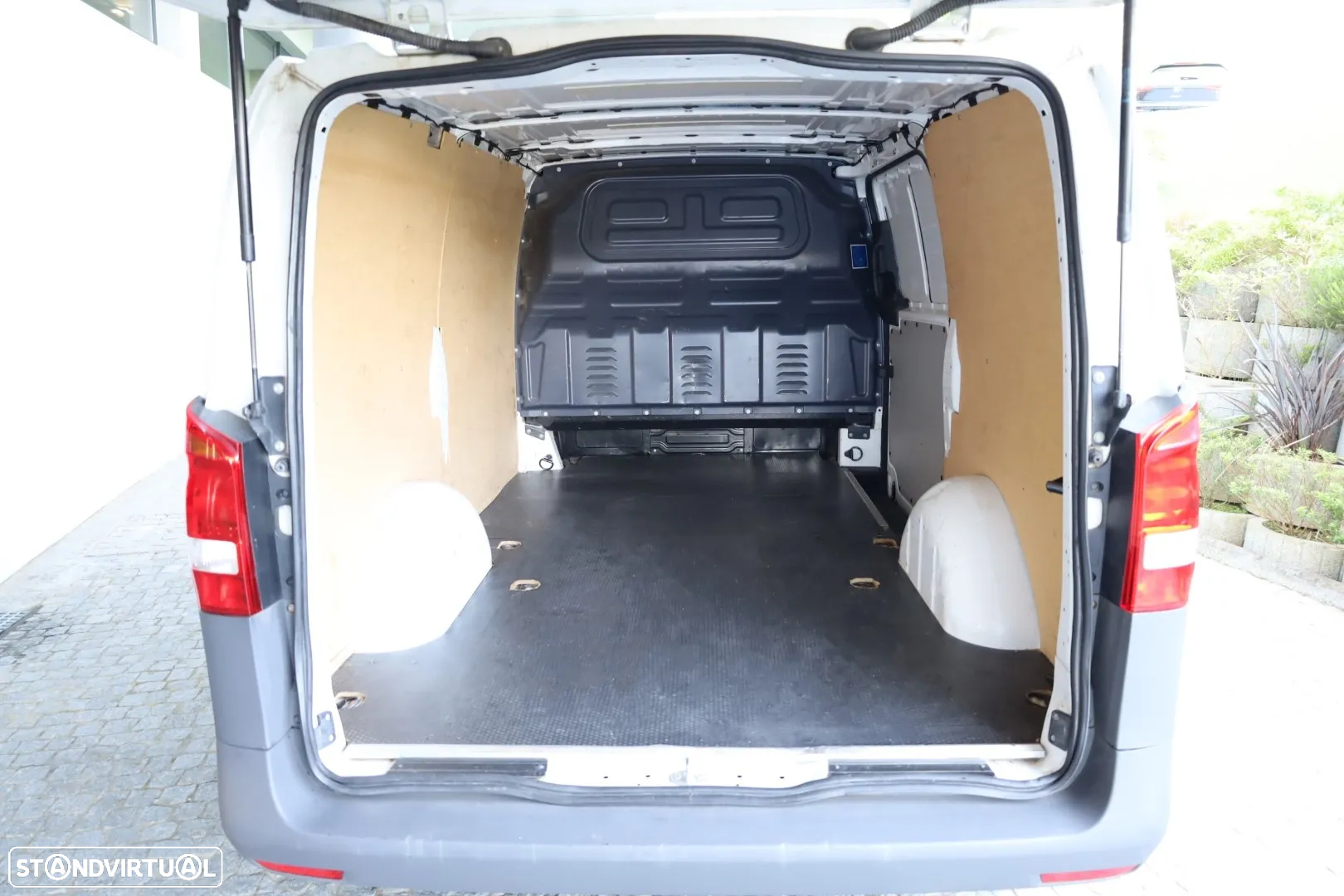 Mercedes-Benz Vito 109 CDi 3 Lug - 13