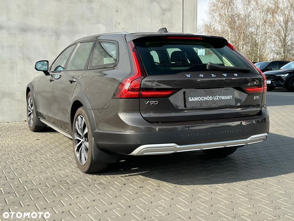 Volvo V90 Cross Country - 14