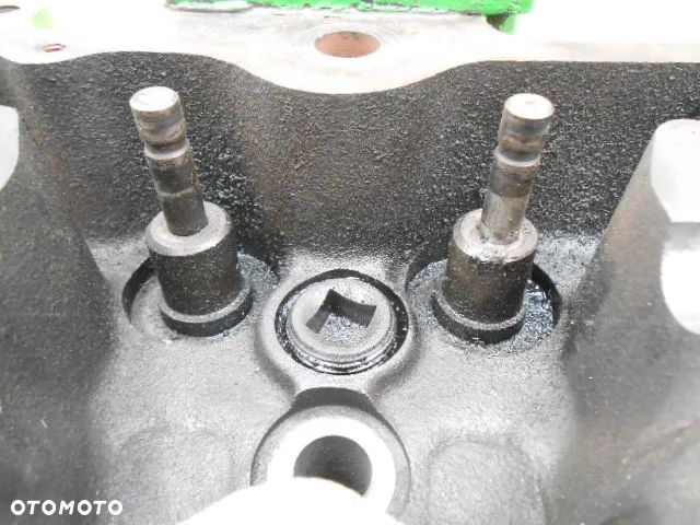 Głowica silnika R102932 John Deere 7800 - 8