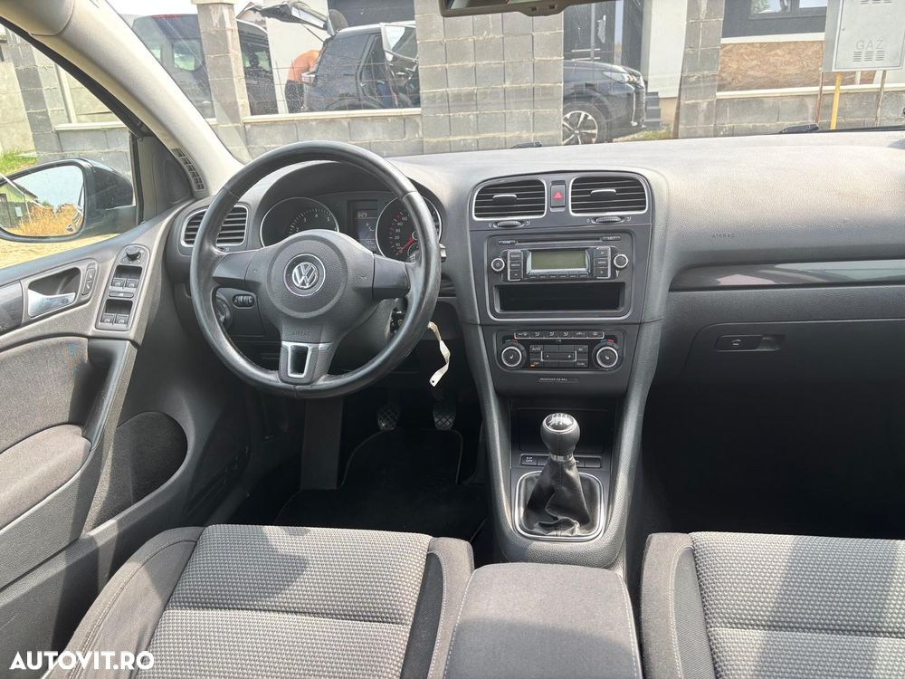 Volkswagen Golf - 6