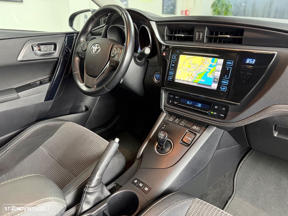 Toyota Auris Touring Sports 1.8 HSD Sport+Skyview +Navi - 27