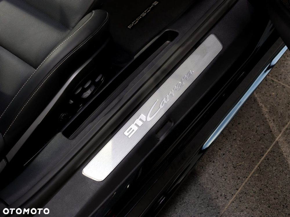 Porsche 911 Carrera - 31