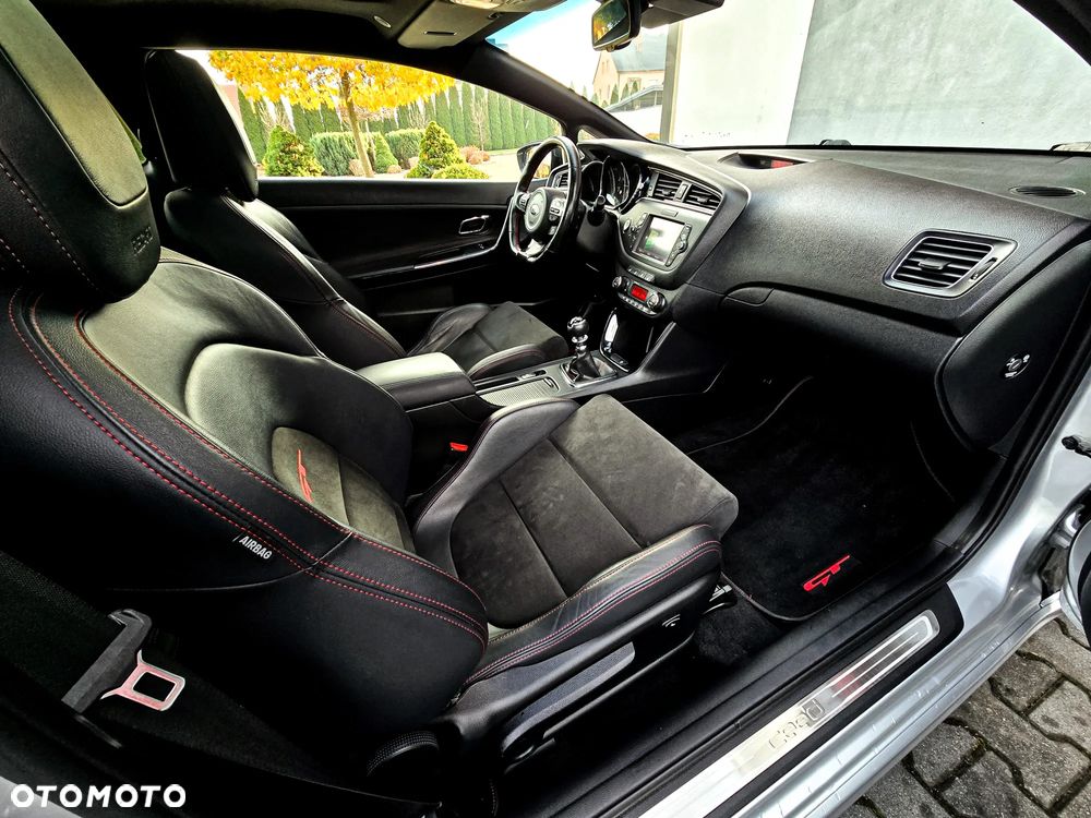 Kia Ceed 1.6 T-GDI GT - 34