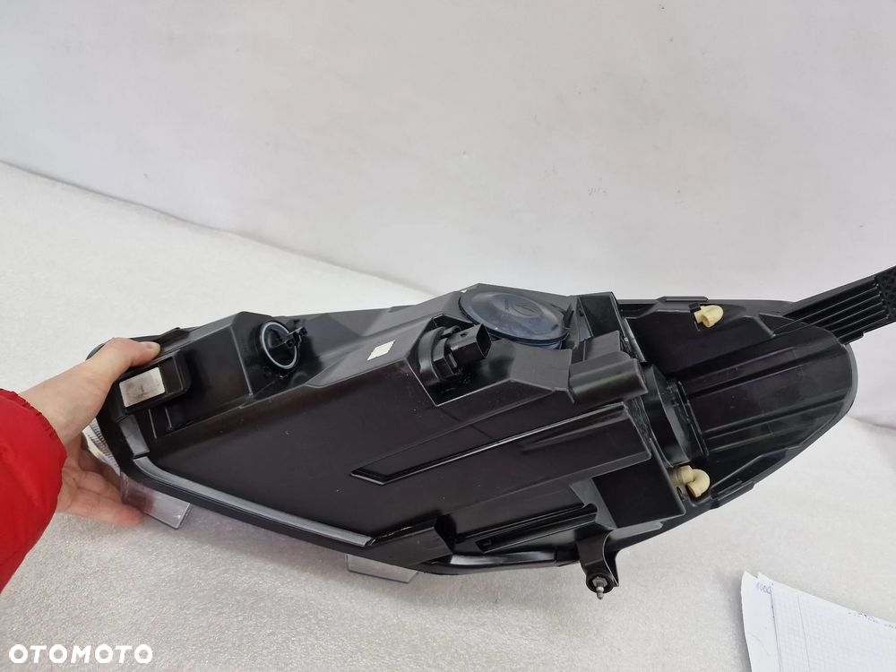 FORD FIESTA MK8 17- PRAWA LAMPA PRZEDNIA PRZÓD SOCZEWKA + LED , CIEMNA , NR L1BB-13E014-EH , NR AUKCJI LA448 - 13
