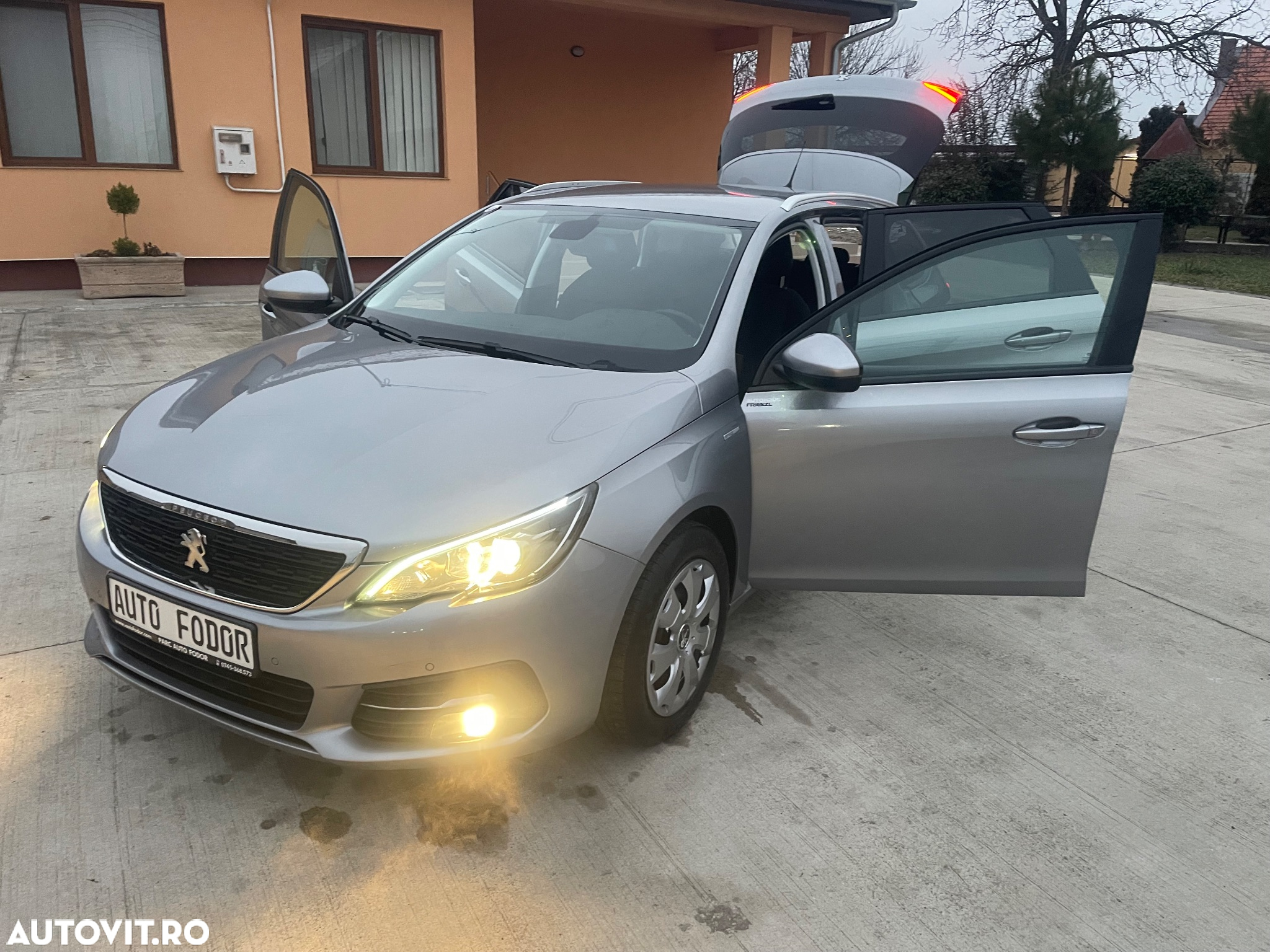 Peugeot 308 BlueHDi FAP 130 Stop & Start Allure Pack - 8