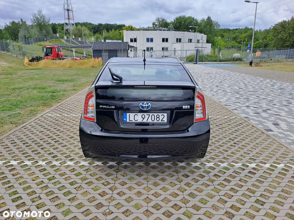 Toyota Prius (Hybrid) - 4