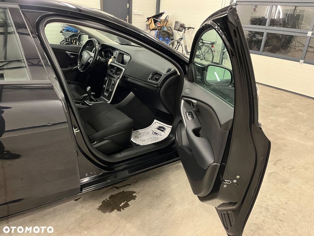 Volvo V40 D2 Momentum - 17
