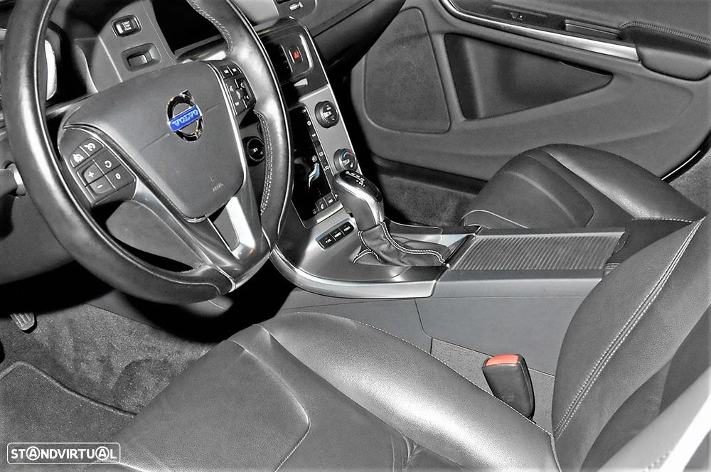 Volvo V60 D6 Plug-In-Hybrid AWD Geartronic Momentum - 13