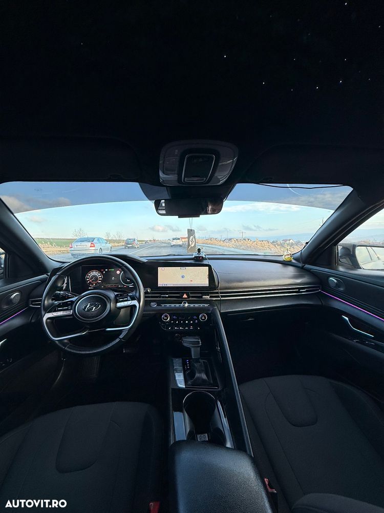 Hyundai Elantra 1.6 l 123 CP CVT Exclusive Navi - 19